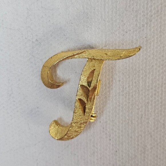 Mamselle Monogram Initial T Brooch Texture Letter Gold Tone Vintage Jewelry Pin - Picture 4 of 10